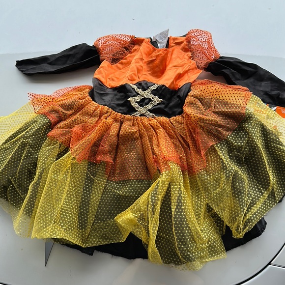 Candy corn witch - Picture 1 of 2